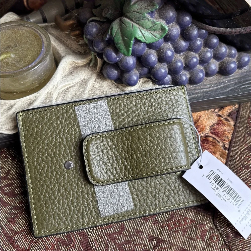 AUTHENTIC Coach Green Leather Card Holder with Clip - Picture 4 of 6